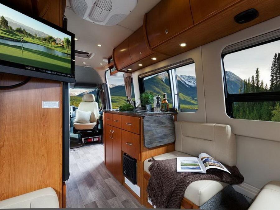 Интерьер Leisure Travel Vans Free Spirit (Br.906) 2011 года  (фото 7 из 10)